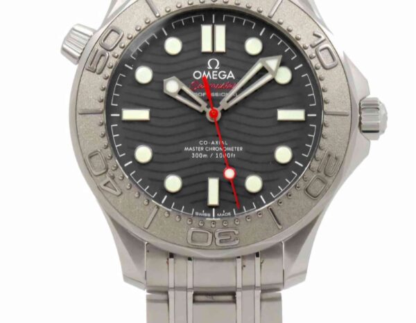 12443 - Omega - 210.30.42.20.01.002 - pre-owned conditions with MINOR signs of usage - Card & Box