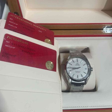 12467 - Omega - 231.10.42.21.02.006 - pre-owned conditions with MINOR signs of usage - Card & Box