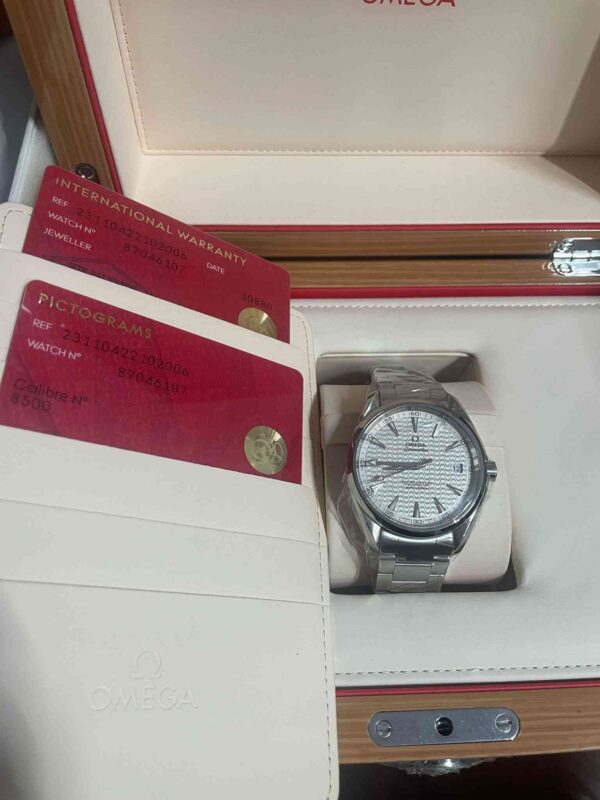 12467 - Omega - 231.10.42.21.02.006 - pre-owned conditions with MINOR signs of usage - Card & Box