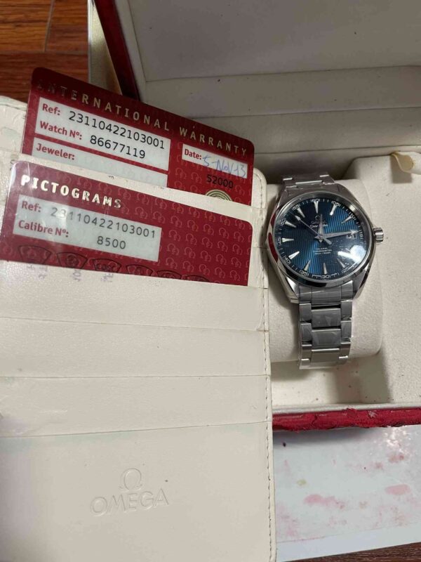 12466 - Omega - 231.10.42.21.03.001 - pre-owned conditions with MINOR signs of usage - Card & Box
