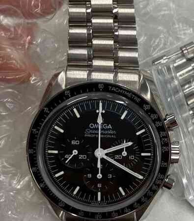 12672 - Omega - 310.30.42.50.01.002 - pre-owned conditions with MINOR signs of usage - Card & Box