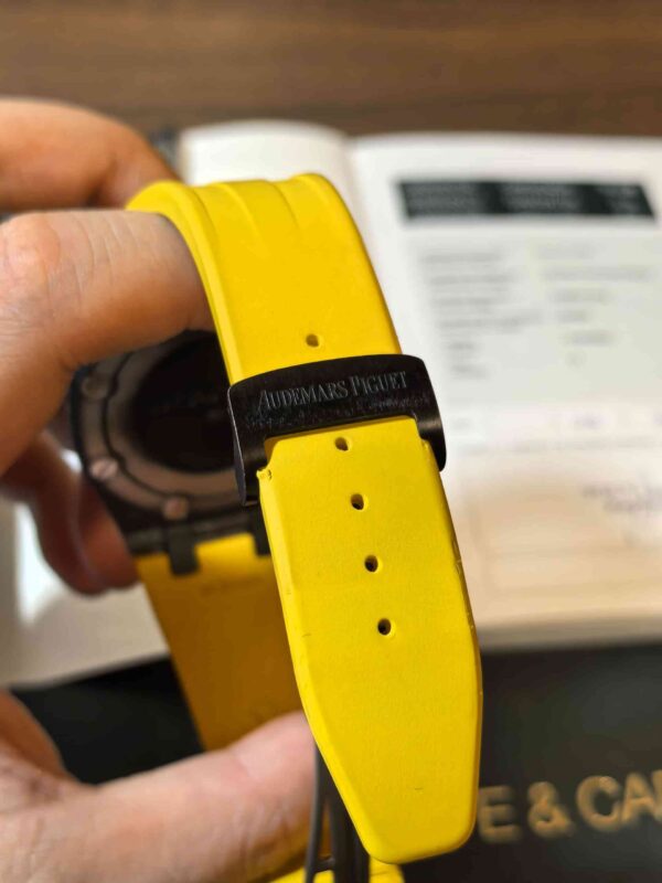 11975 - Audemars Piguet 26176FO (Bumble Bee, 2013, extra strap) - Image 5