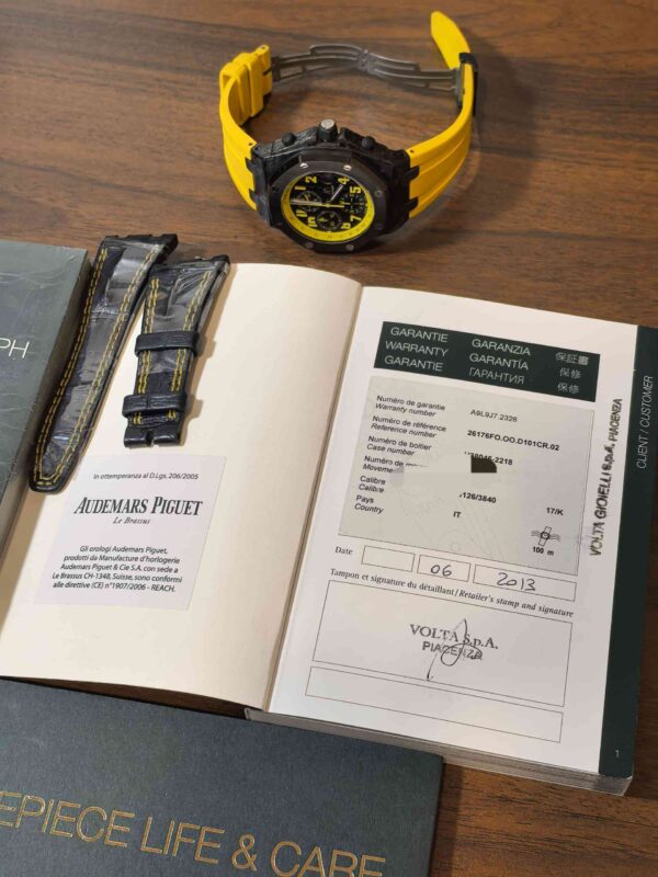 11975 - Audemars Piguet 26176FO (Bumble Bee, 2013, extra strap) - Image 7