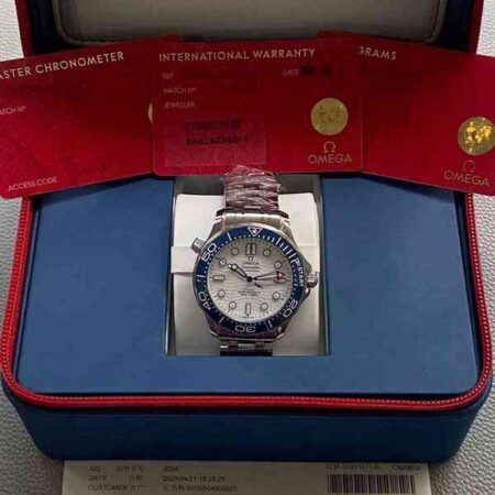 12842 - Omega - 210.30.42.20.04.002 - pre-owned conditions with MINOR signs of usage - Card & Box