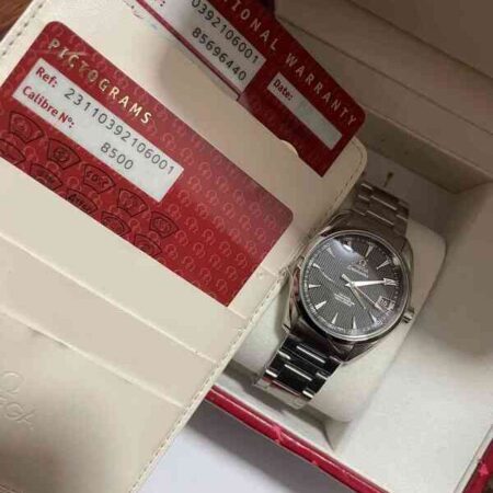 12807 - Omega - 231.10.39.21.06.001 - pre-owned conditions with MINOR signs of usage - Card & Box