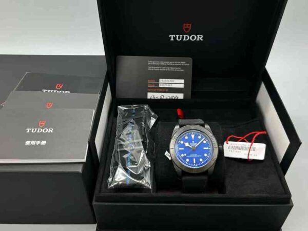 13164 - Tudor - 79210CNU (Blue) - pre-owned conditions with MINOR signs of usage - Card & Box