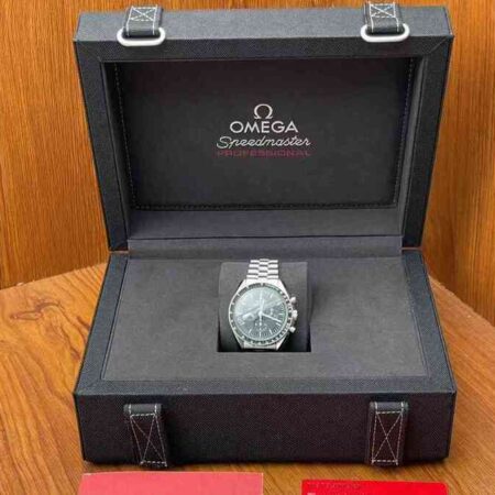 13229 - Omega - 310.30.42.50.01.002 - pre-owned conditions with MINOR signs of usage - Card & Box