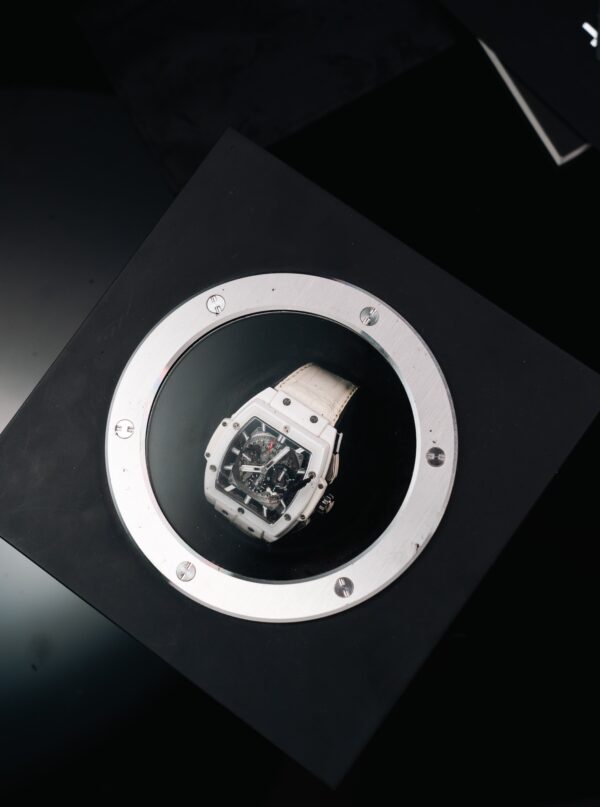 10708 - Hublot 601.HX.0173.LR (2016) - Card & Box - Fair (Worn Strap) - Image 3