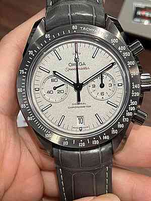 13006 - Omega - 311.93.44..51.99.002 (Grey Side of the moon) - pre-owned conditions with MINOR signs of usage - Card & Box