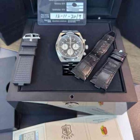 13052 - Vacheron Constantin - 5500V (Black, 2019) - pre-owned conditions with MINOR signs of usage - Card & Box