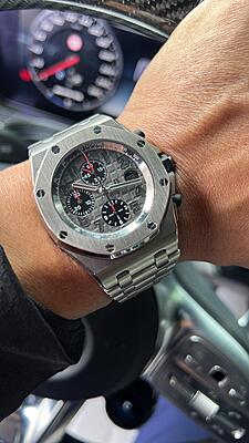 13045 - Audemars Piguet - 26170TI.OO.1000TI.01 (Extra Strap and buckle+ repair invoice) - pre-owned conditions with MINOR signs of usage - Box