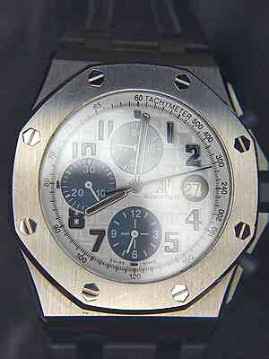 13068 - Audemars Piguet - 26170ST (White with blue subdials, 2011) - pre-owned conditions with MINOR signs of usage - Card & Box