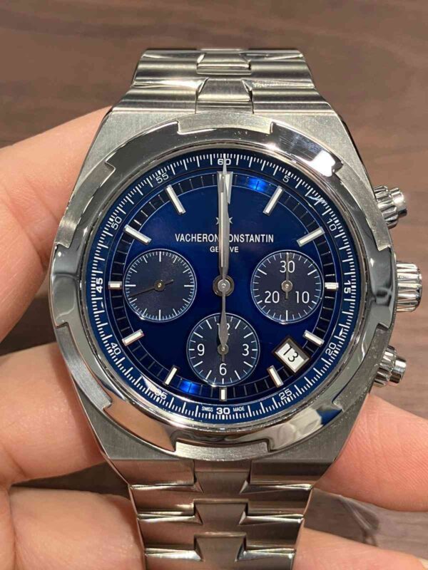 13007 - Vacheron Constantin - 5500V/110A-B148 (Blue, 2017)(missing Deployant For Strap) - pre-owned conditions with MINOR signs of usage - Card & Box