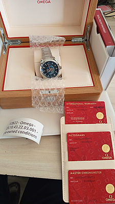 12822 - Omega - 220.10.43.22.03.001 - pre-owned conditions with MINOR signs of usage - Card & Box