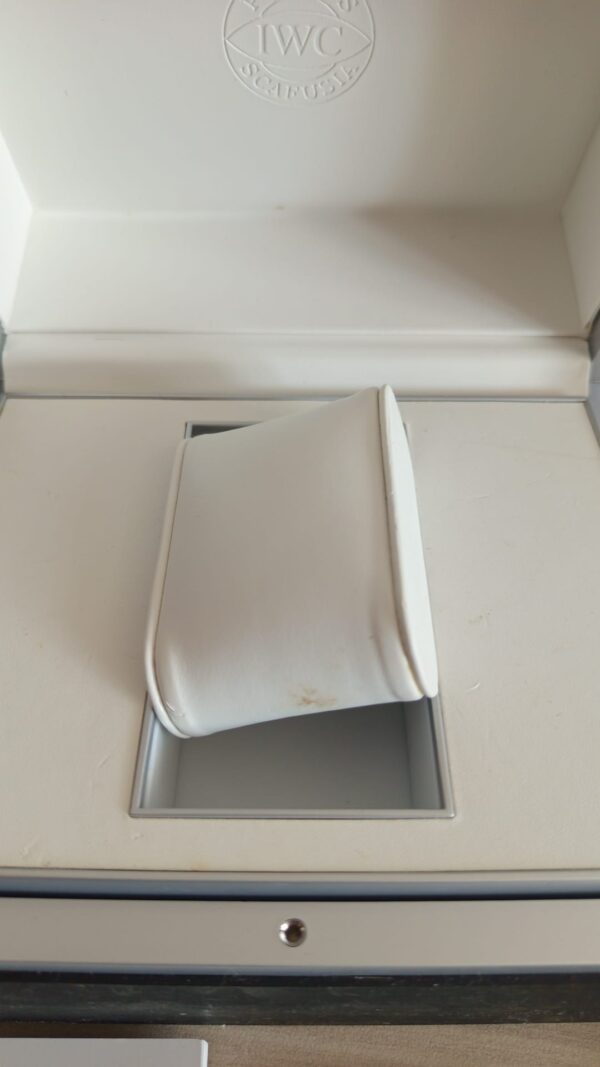 11200 - IWC IW324008 (2019) - pre-owned conditions with MINOR signs of usage - Card & Box - Image 13