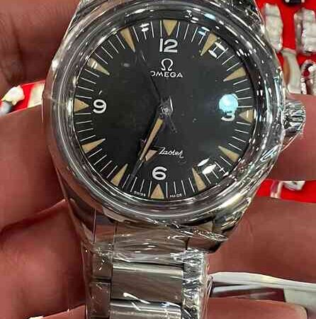 13938 - Omega - 220.10.38.20.01.002 - pre-owned conditions with MINOR signs of usage - Card & Box