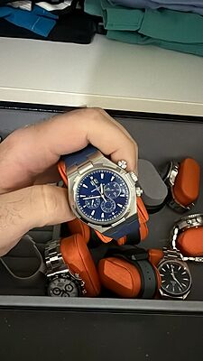 image-3139 14015 - Vacheron Constantin - 49150/B01A-9745 - pre-owned conditions with MINOR signs of usage - Card & Box