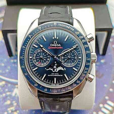 14166 - Omega - 304.33.44.52.03.001 - pre-owned conditions with MINOR signs of usage - Card & Box