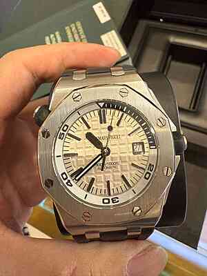 14153 - Audemars Piguet - 15710ST (White, 2017) - pre-owned conditions with MINOR signs of usage - Card & Box