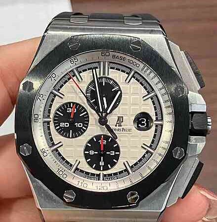 14148 - Audemars Piguet - 26400SO (2016) - pre-owned conditions with MINOR signs of usage - Card & Box