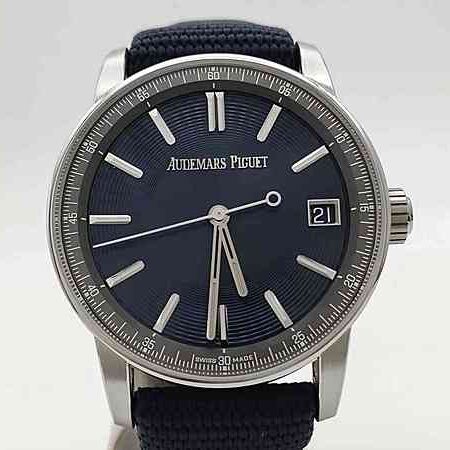 14149 - Audemars Piguet - 15210ST (Blue) - pre-owned conditions with MINOR signs of usage - Card & Box