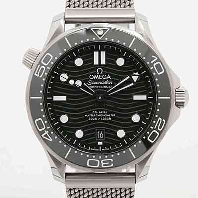 14360 - Omega - 210.30.42.20.10.001 (Green, 2 bracelets) - pre-owned conditions with MINOR signs of usage - Card & Box