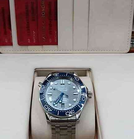 15162 - Omega - 210.30.42.20.06.001 - pre-owned conditions with MINOR signs of usage - Card & Box