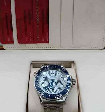 15137 - Omega - 210.30.42.20.06.001 - pre-owned conditions with MINOR signs of usage - Card & Box